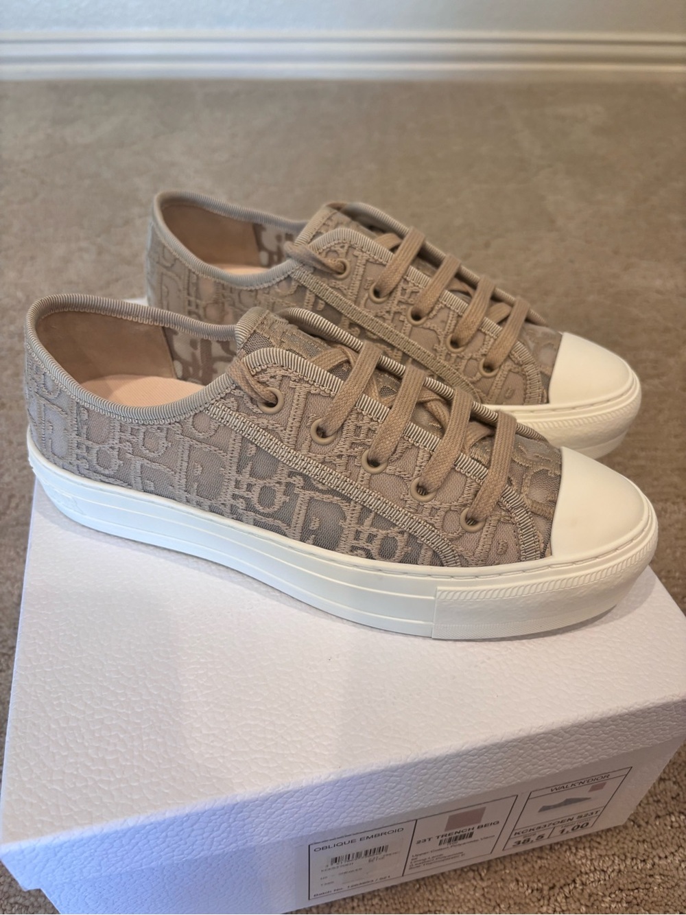 Walk’n’Dior sneakers in oblique embroidery.
